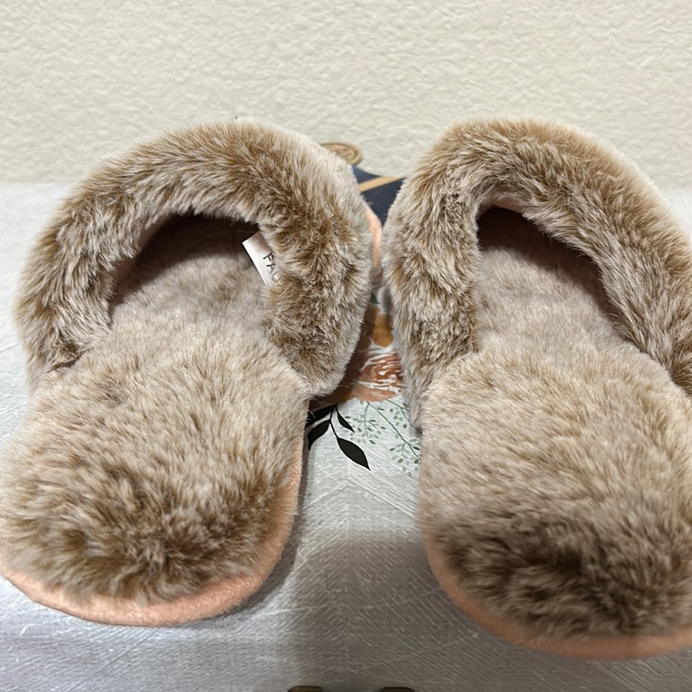 Slipppers - Picture 4 of 4